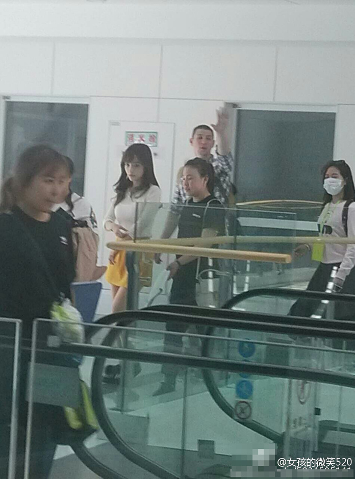 辣妈有胸有腿!李小璐现身片场 身材傲人惹眼(图)