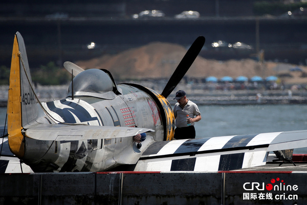 二战“老爷机”P 47坠落纽约 飞行员遇难(组图)