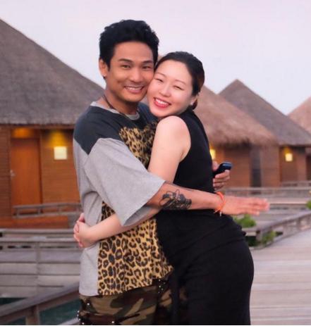 他是中国歌后之子,54岁当爹,放话要生六个!(图)