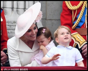 英国女王出席90大寿庆典 小王子与公主卖萌抢镜