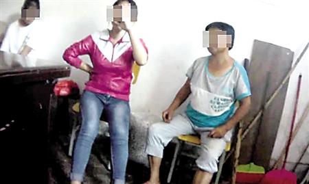 奶奶冲进教室打孙女引同学报警 只因上课玩手机