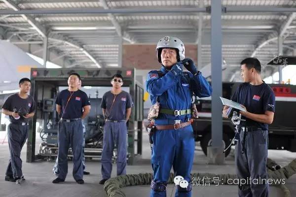 他49岁成解放军最年轻战区司令 靠啥？(图)