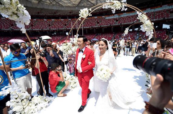 世界冠军李妮娜鸟巢办婚礼 凭什么她享有特权?