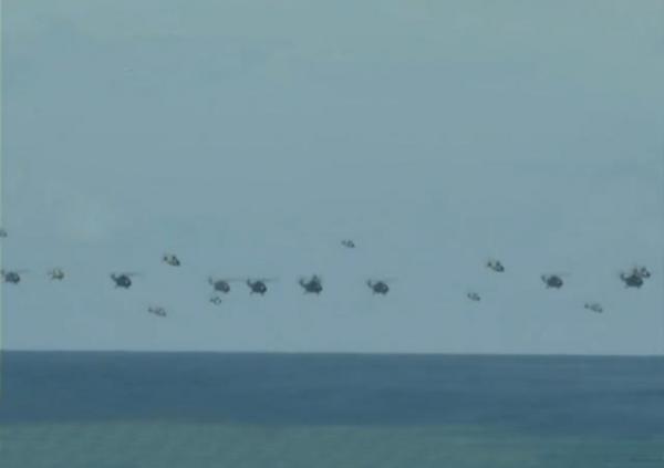 解放军某旅变身空中骑兵 可飞越海峡(图)