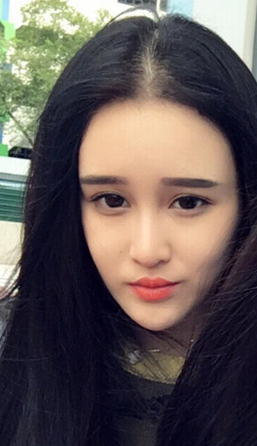 赵本山19岁女儿近照曝光 美艳十足浓浓主播范儿