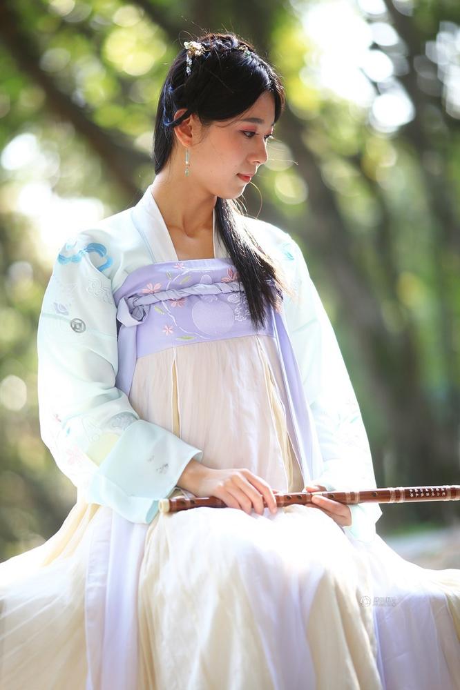 浙江美女推广汉服文化：不再被说成cosplay(组图)