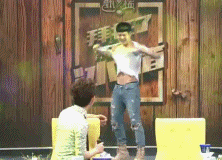 一言不合就脱光 这个不爱穿衣服的boy是谁!(图)