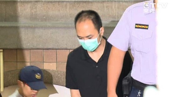 像少爷!李宗瑞入狱富妈金援 狱友抢着巴结他(图)