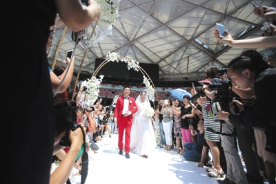 “申奥大使”在鸟巢办奢华婚礼,符合社会公平吗?