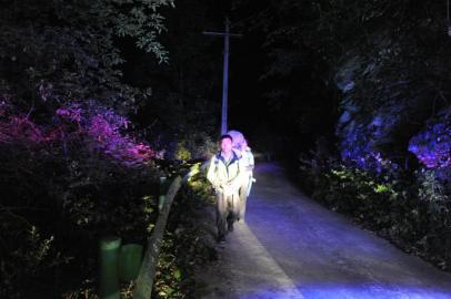 警方组织200人救驴友遭反问:没报警,谁让你救了!