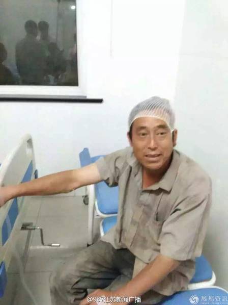 盐城龙卷风中,这个男人舍命护妻感动全国(图)