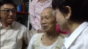 遭洪素珠辱骂的“老荣民”:不介意，愿原谅她(图)