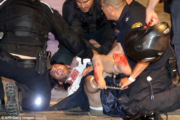 以色列:2男子混入餐厅对人群扫射(组图)