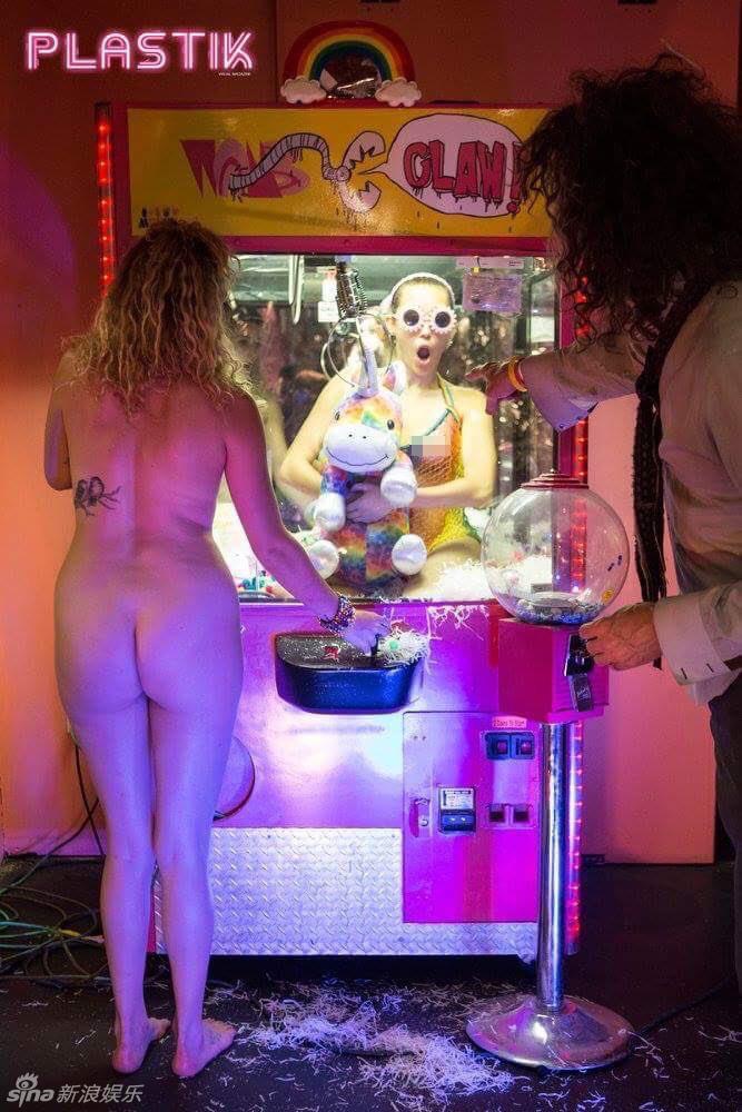 高能请捂眼!麦莉18禁全裸私密写真曝光(组图)