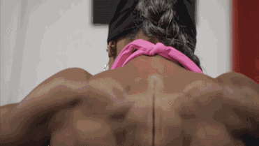 这位肌肉奶奶已经80岁了,每周还能跑120公里