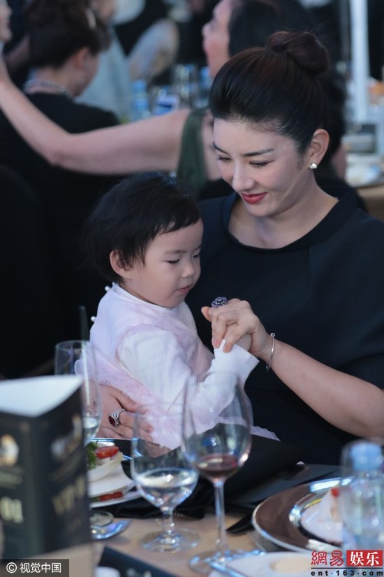 黄毅清爆料黄奕有新恋情 女方否认:仍单身(图)