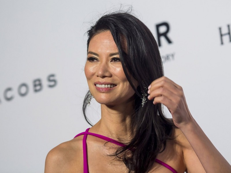 感叹!“传奇”女人邓文迪的穿衣上位史(组图)