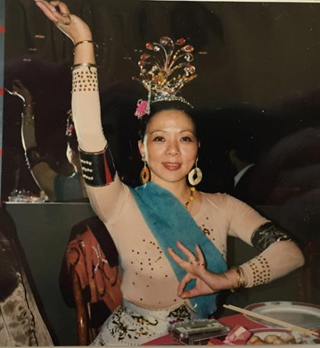 华裔在美国:从舞蹈演员到亿万富翁管家(图)