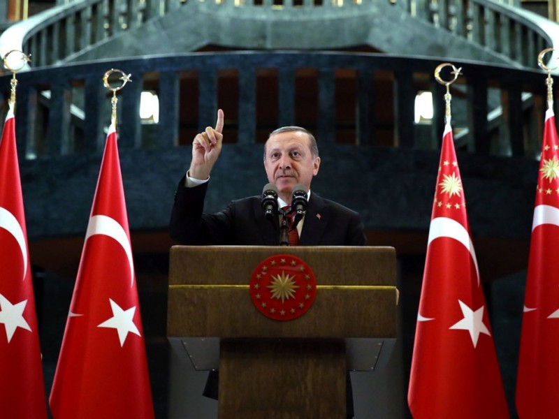 军事政变昙花一现 埃尔多安靠什么平叛?