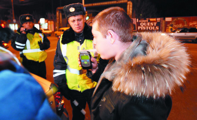 在加拿大酒测竟然要先脱胸罩？网上炸锅