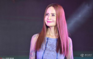 她曾唱红《千年等一回》，如今脸僵走穴为生(图)