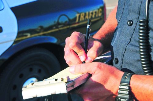 出行难!大批中国留学生在美无照驾驶(图)