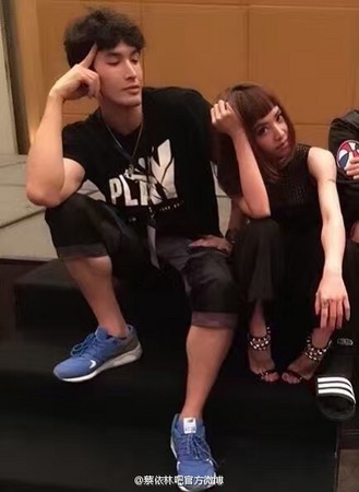 终于同框了!蔡依林锦荣合照秀恩爱(图)