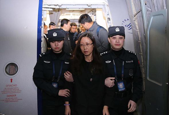 被捕红通人员:每天都在恐惧中煎熬 不如回国坐牢