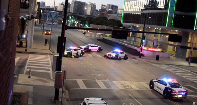 美国掀起新内战? 有人高呼“宰了条子”(组图)