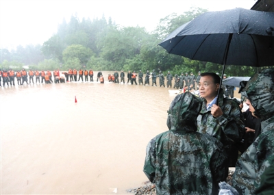 李克强连夜主持防汛会议:做好抗击特大洪水准备