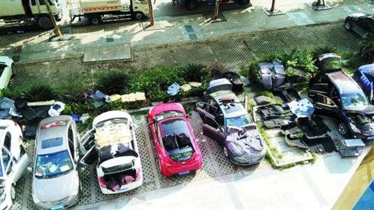 数千辆泡水车挤爆4S店  有人修车要排队半年(图)