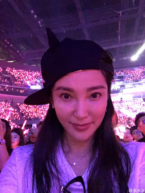 还不宣布在一起？ 李冰冰任泉结伴看周杰伦演唱会