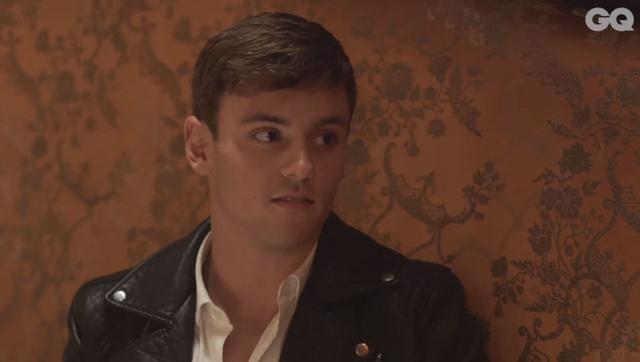 戴利爆料:当着尿检员面尿 裤子脱到膝盖以下(图)