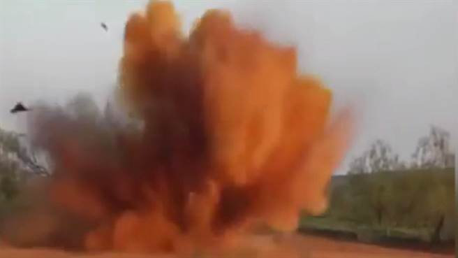 德州猎人真彪悍!埋炸药炮制"飞天野猪"(视频)