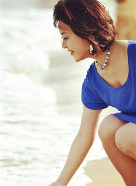 她是小燕子的宫女彩霞,如今已经是董事长了(图)