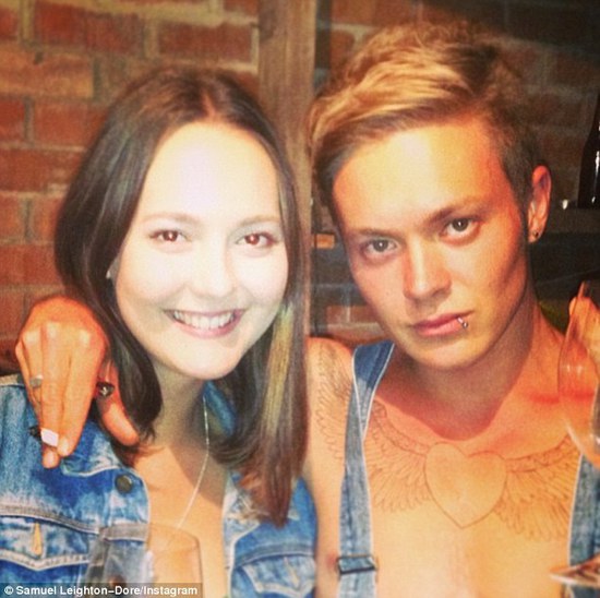 亲姐弟宣布要一起生孩子，竟然获得网友大力支持