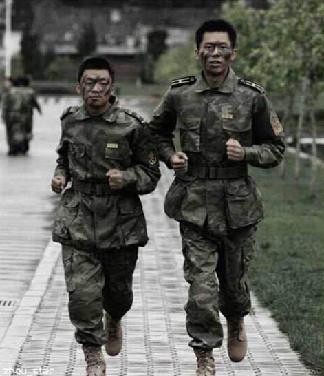 李晨力挺王宝强:十年前曾一同战斗 挺你兄弟(图)