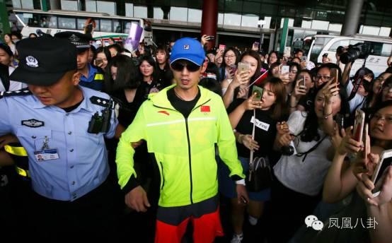 征婚送床照,爆料马龙女友…张继科撩妹太厉害!