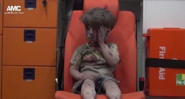 剧情逆转!震惊世界的5岁小男孩照片疑似摆拍(图)