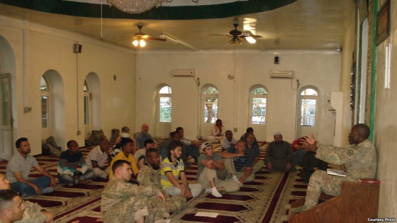 不寻常的军旅路:美国陆军里的随军阿訇(图)