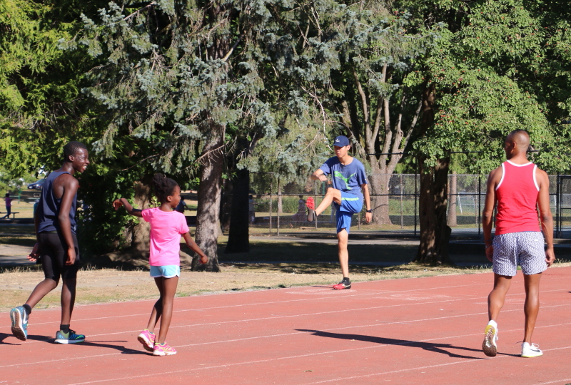 孩子学跨栏(中)