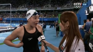 傅园慧貌似癫狂表情包背后:奥运背后压力几人能懂