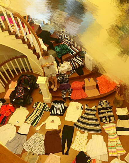 田亮豪宅内景曝光 楼梯过道都铺满了衣服(图)