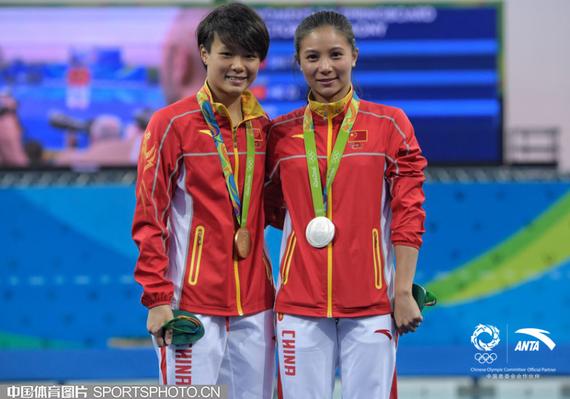 重庆副市长慰问施廷懋父母：她是山城的骄傲