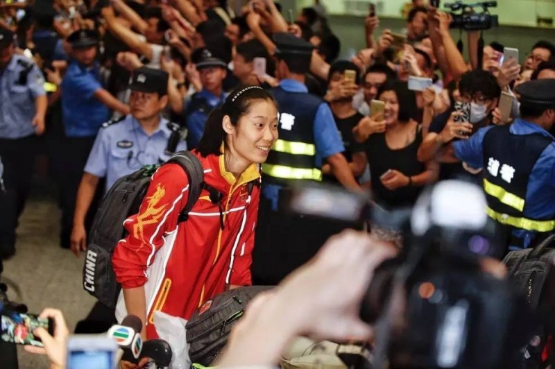 中国女排夺冠 日本解说激动到破音:中国太强了