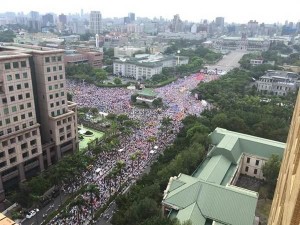 14.5万人上街抗议蔡英文 台媒：这才只是开始(图)