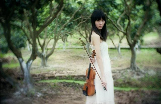 乔任梁的去世,让人想起那个“走饭”姑娘