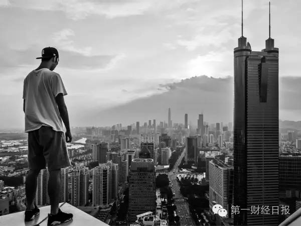 股市瘫了楼市疯了!中国的泡沫盛宴该如何收场?