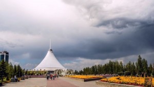 哈萨克斯坦天空出现“上帝之眼”(多图)