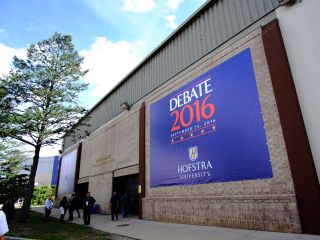 希拉里特朗普正面对决!特朗普一上来就提中国